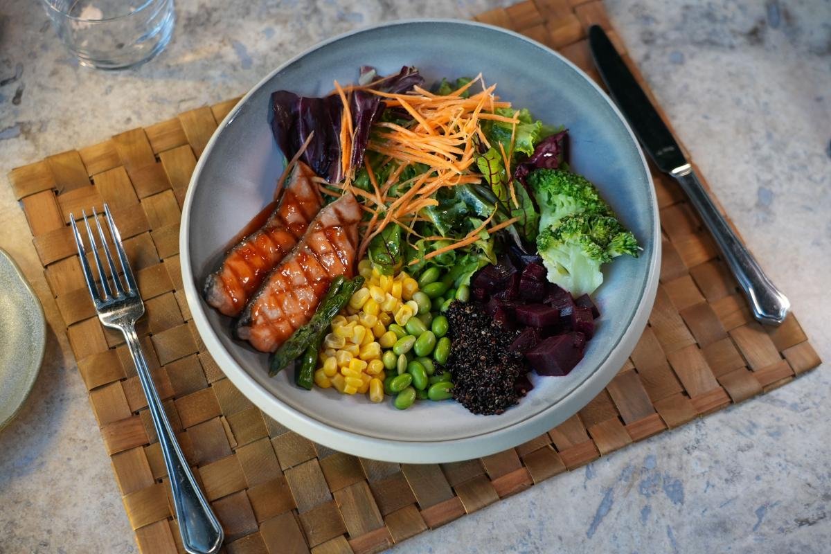 Grilled Salmon Salad